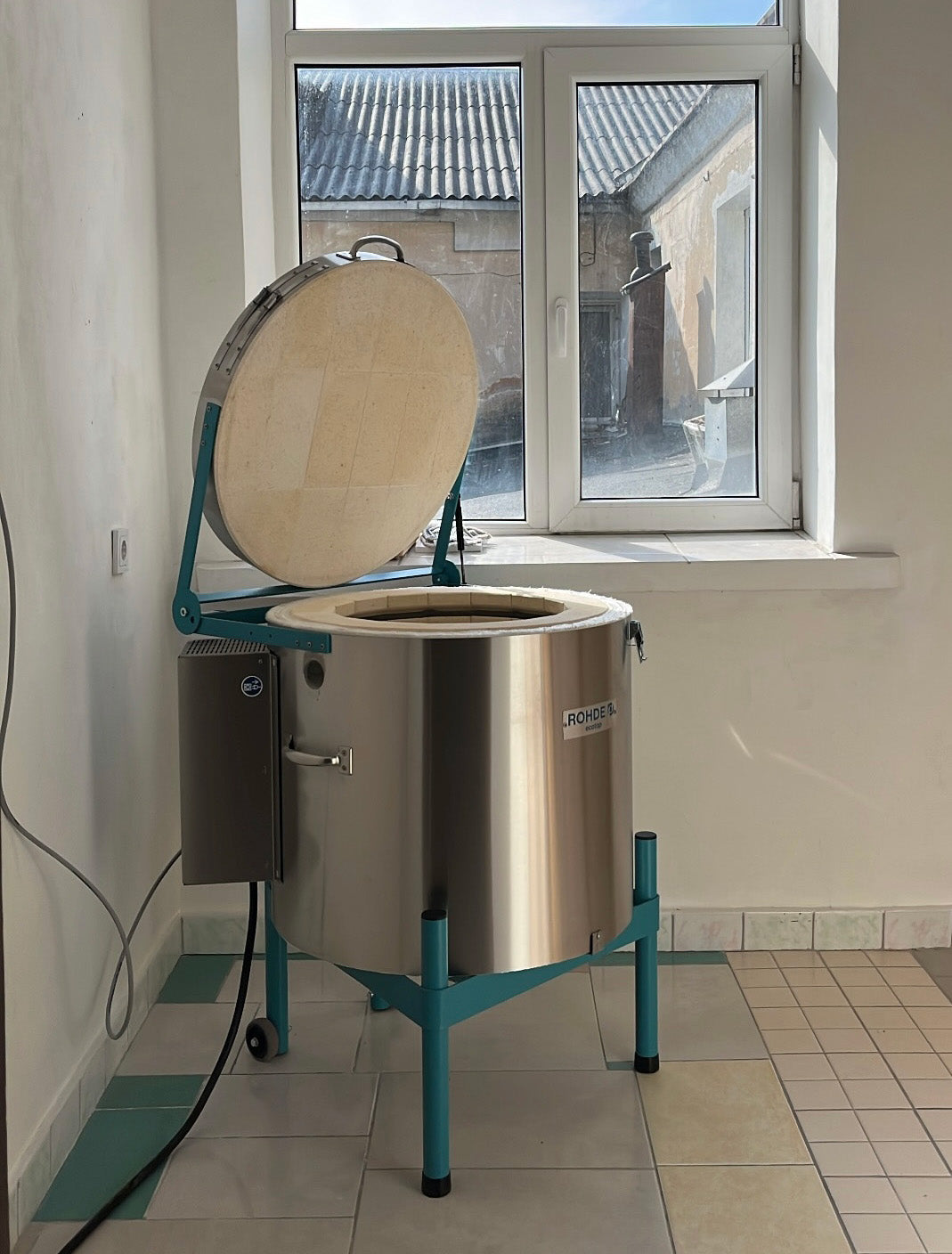 Offering a kiln firing service for stoneware or earthenware ceramic objects to fire in Vilnius city, Lithuania.