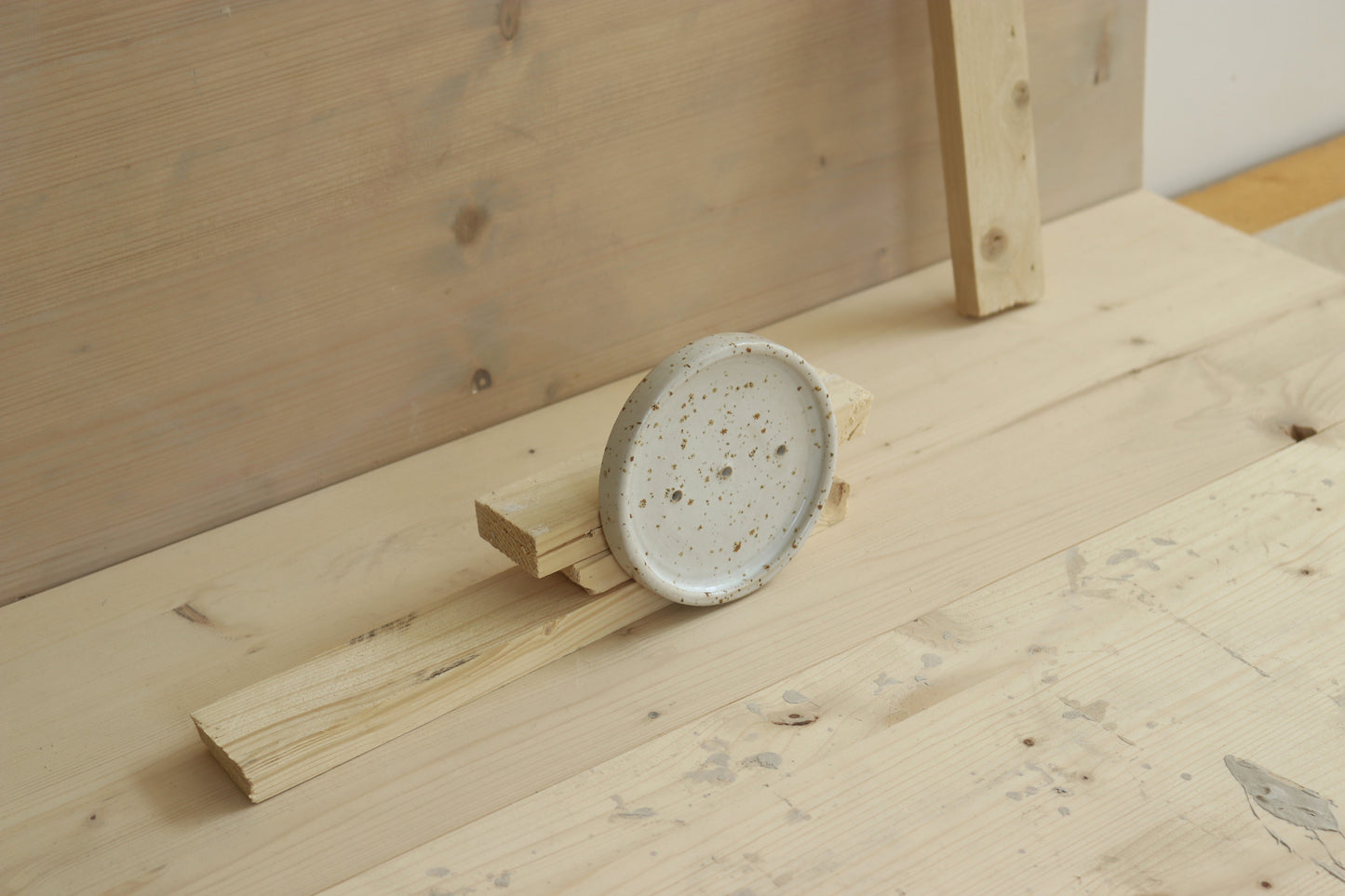 Soap dish / in white