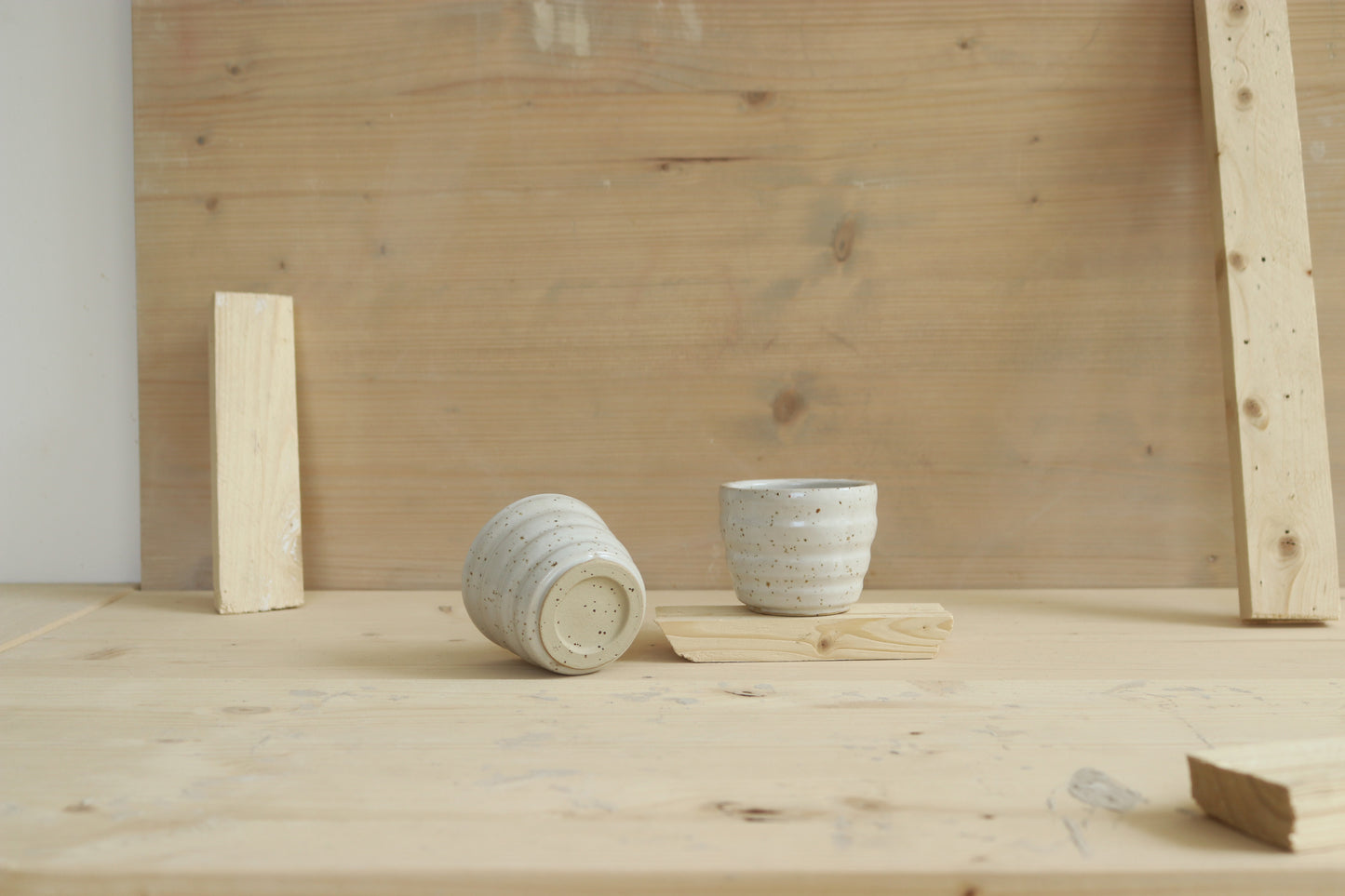 Swirly cup / in white