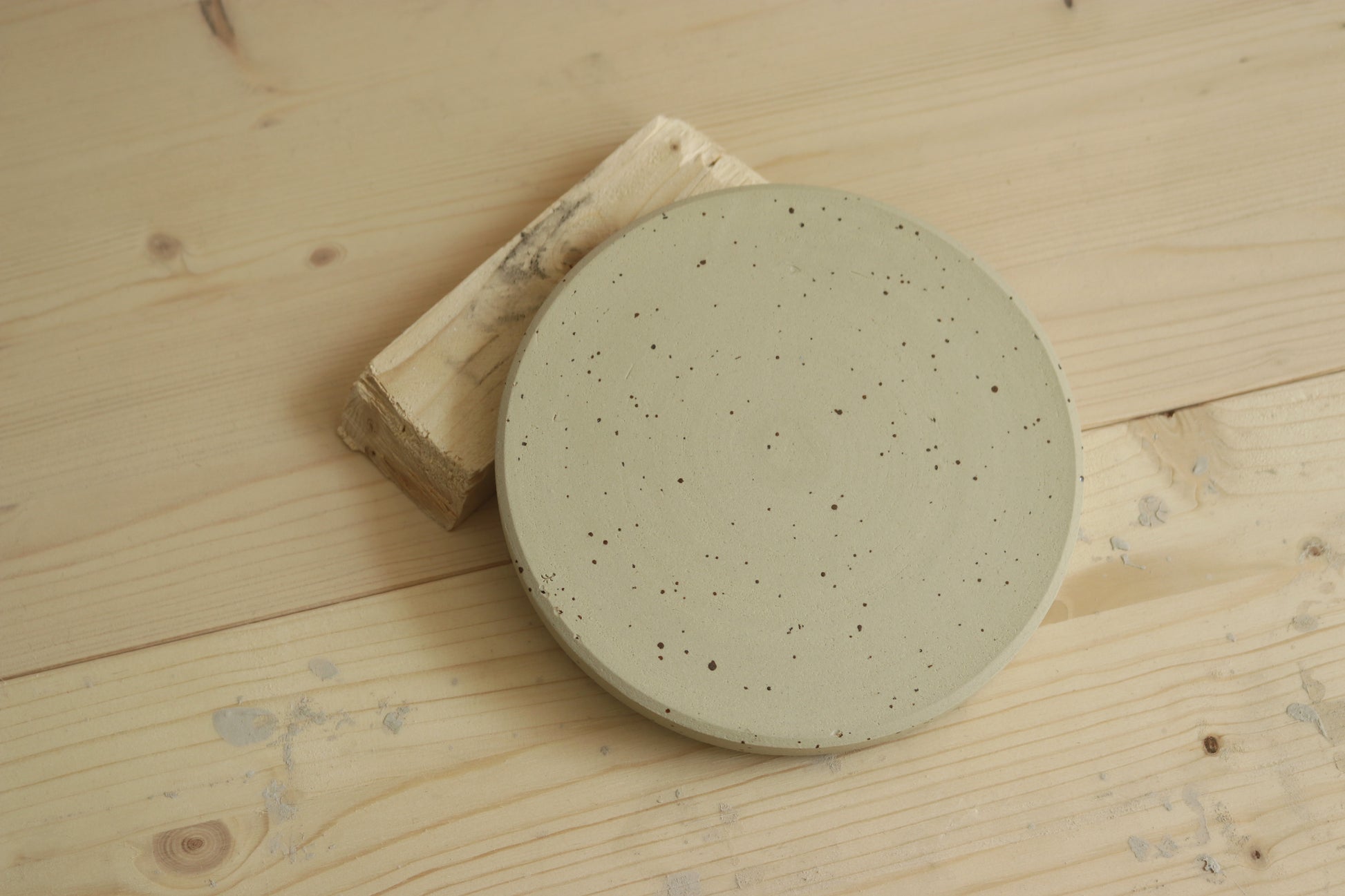 Handmade speckled stoneware ceramic snack plate in grid pattern and covered in clear glaze. Made with lots of love in Lithuania.
