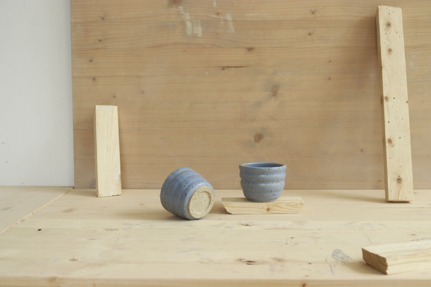 Swirly cup / in blue
