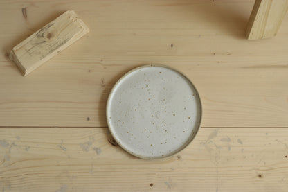 Snack plate / in white