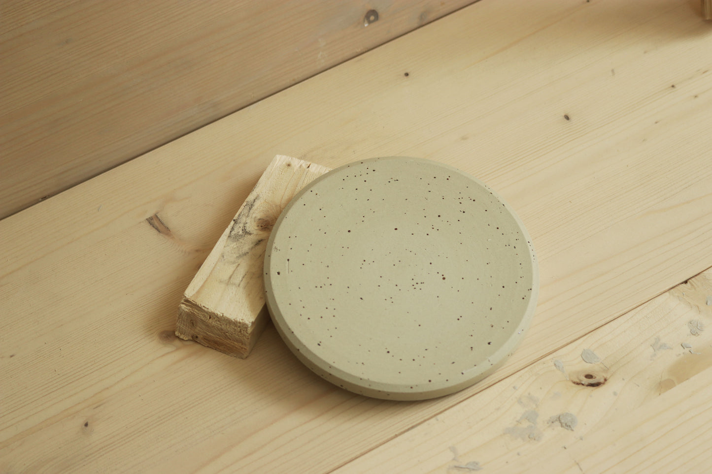 Snack plate / in white