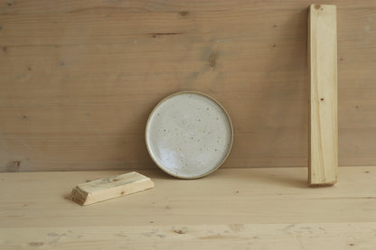 Snack plate / in white