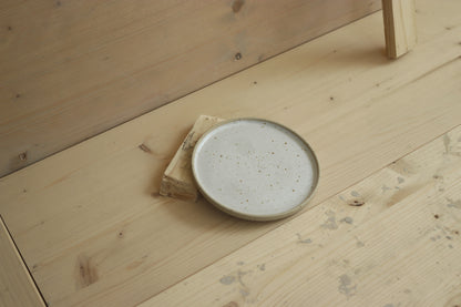 Snack plate / in white