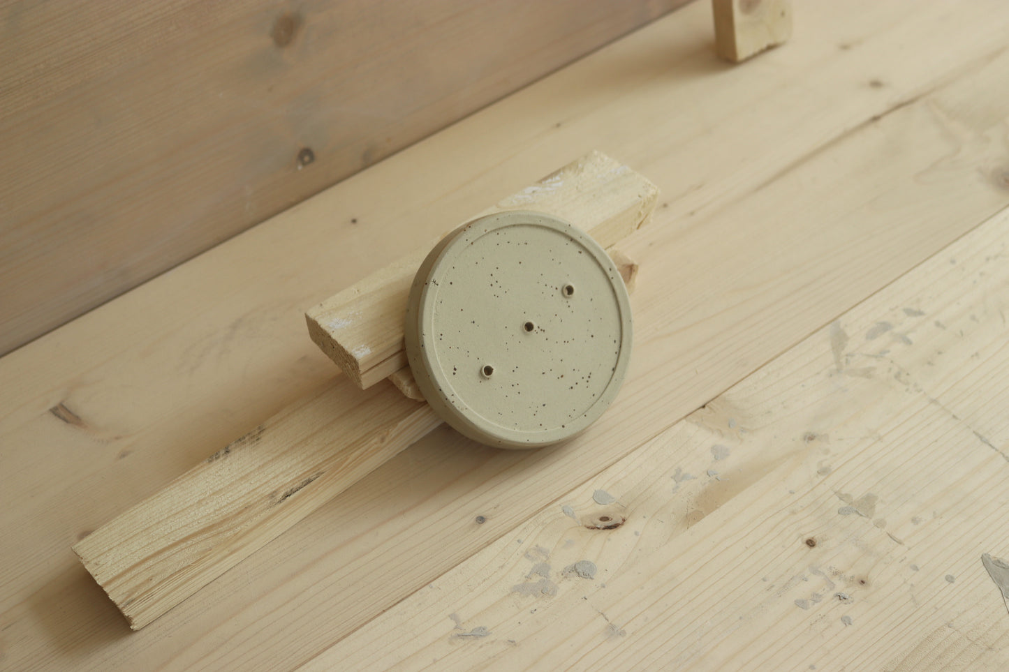 Soap dish / in white